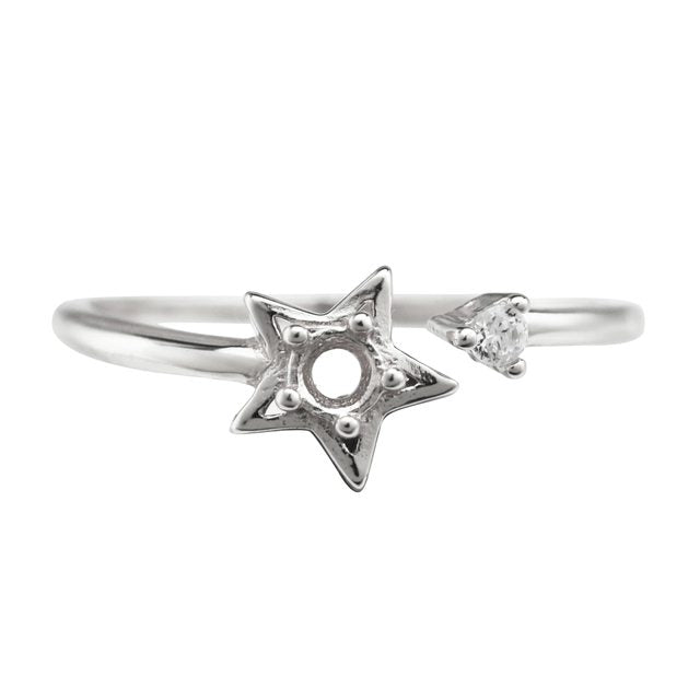 A silver one size fits all star and arrow semi mount for a round gem.